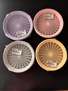 Maryland Plastics Paper Plate Holders  New in Package Pastel 16 (4 Sets Of 4)